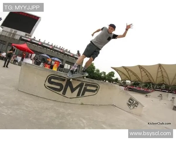 对话滑板高手周伟探讨他的职业生涯与未来发展方向 对话滑板高手周伟探讨他的职业生涯与未来发展方向