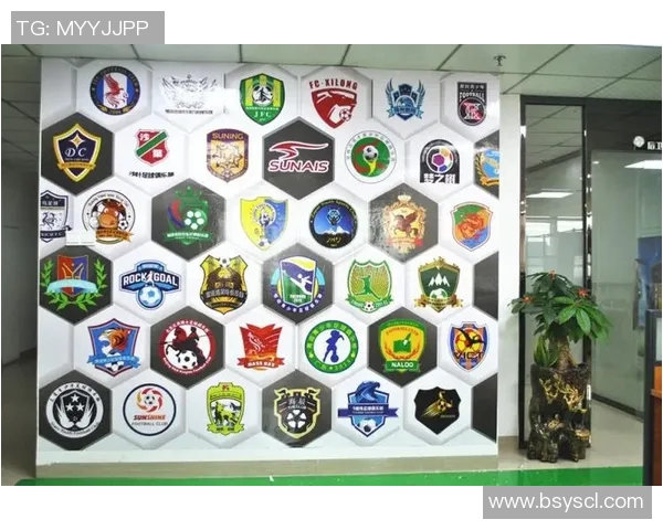 足球明星挂墙件的魅力与价值探讨让你的空间充满足球氛围 足球明星挂墙件的魅力与价值探讨让你的空间充满足球氛围